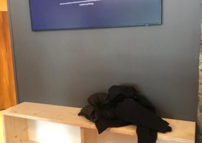 Meuble en épicéa 5 plis sur pieds en métal