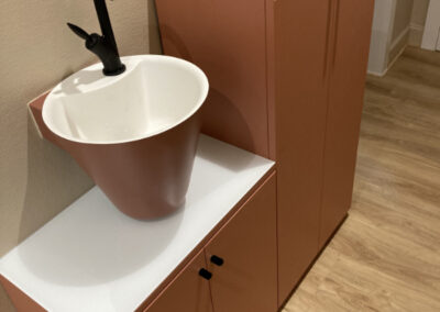 Meubles lave mains en medium hydrofuge peint avec plan en verre laqué blanc