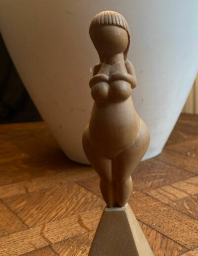 Vénus en bois hauteur 150 mm