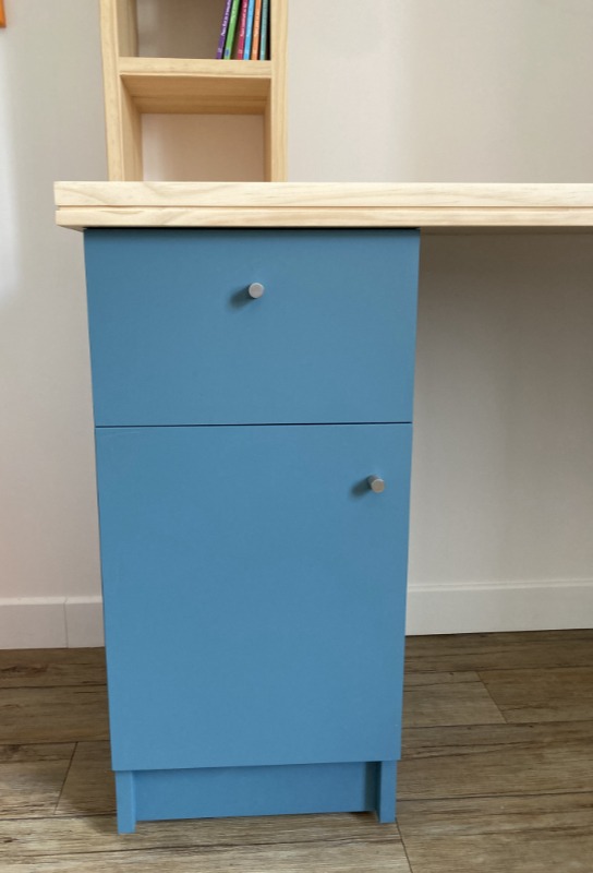 BUREAU PAUL MEUBLE A TIROIR Meuble avec un tiroir et une porte, le tout en Blumotion.