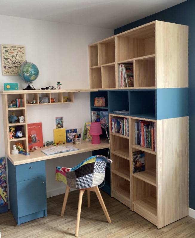 BUREAU PAUL RANGÉ Bureau sur mesure pour un petit garçon qui ira loin (mais pas trop loin de son bureau quand même !