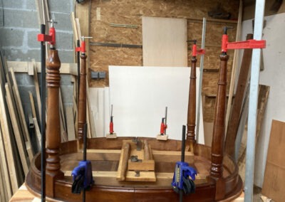 Bandeau et pieds de table en merisier à recoller