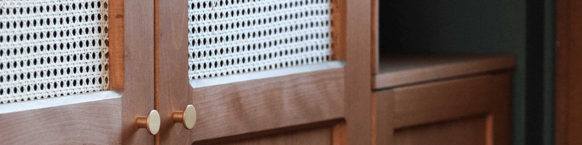 détails meuble cannage